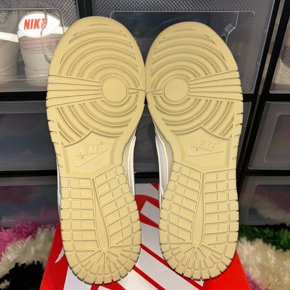 Nike Low Dunks “the future is equal” - Picture 3 of 4